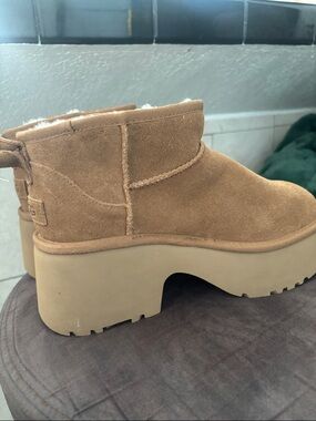 Uggs brand new Platform Shearling-Lined Ankle Boots in Chestnut Suede